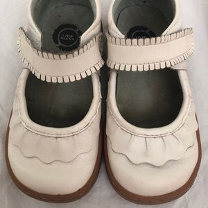 Sz 9 Livie and Luca white ruche vguc